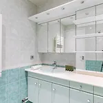 Apartament Guestready - Elegant With Private Balcony Paryż