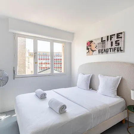 Guestready - Elegant With Private Balcony Appartement Paris