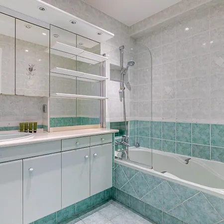 Guestready - Elegant With Private Balcony Appartement Paris