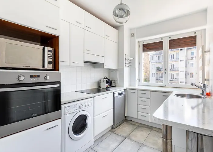 Guestready - Elegant With Private Balcony Lägenhet *