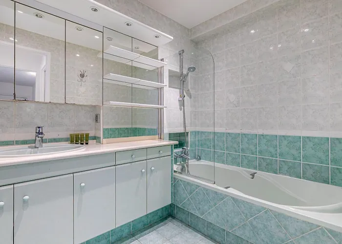 Guestready - Elegant With Private Balcony Lägenhet Paris