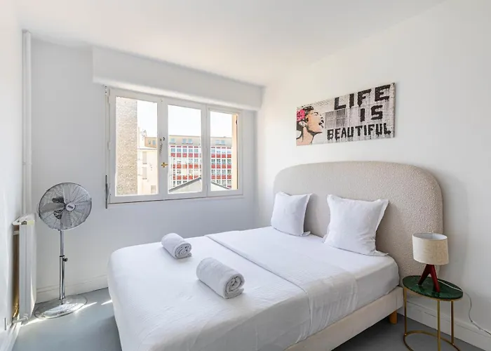 Guestready - Elegant With Private Balcony Appartement Paris