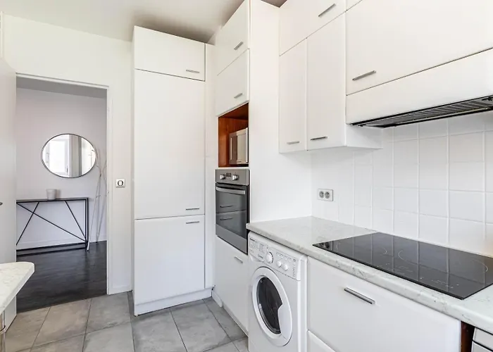 Guestready - Elegant With Private Balcony Appartement *